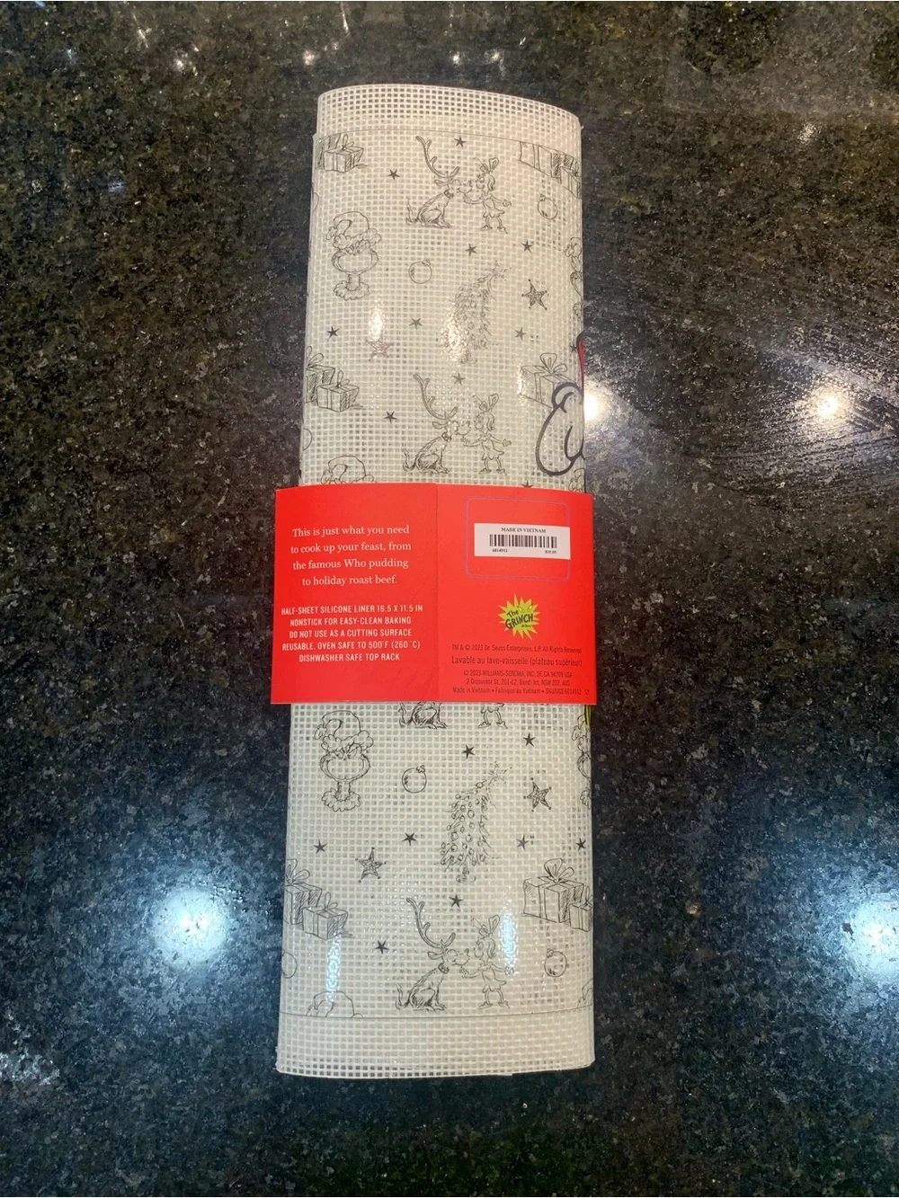 Williams Sonoma The Grinch Nonstick Silicone Baking Mat 16.5 in x 11.5 in NEW